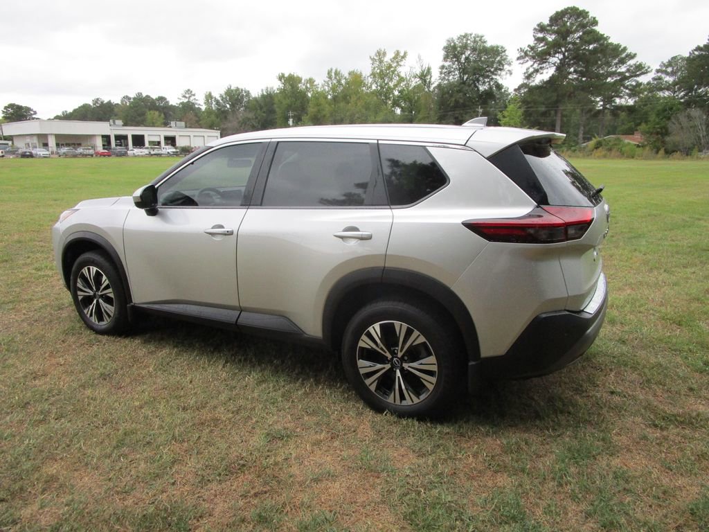 Used 2023 Nissan Rogue SV image 3