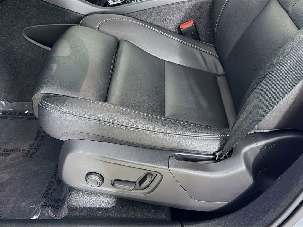 Used 2025 Volvo XC40 B5 Plus AWD/4WD image 19