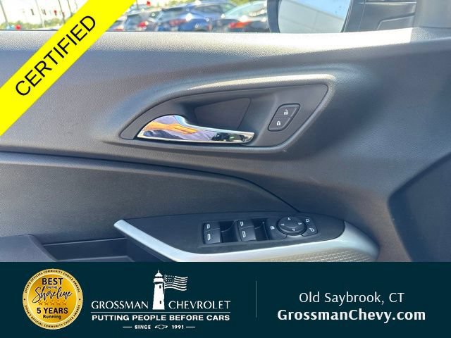 Used 2024 Chevrolet Trax RS w/ Sunroof Package FWD image 9