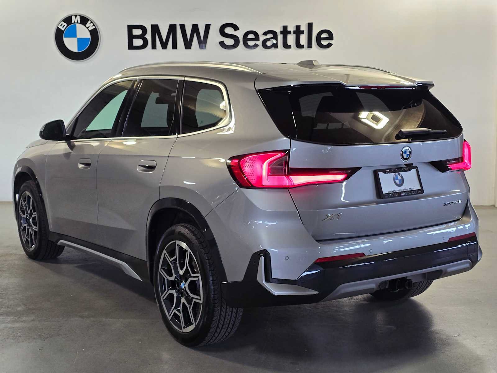 Used 2025 BMW X1 xDrive28i w/ Convenience Package AWD/4WD image 4