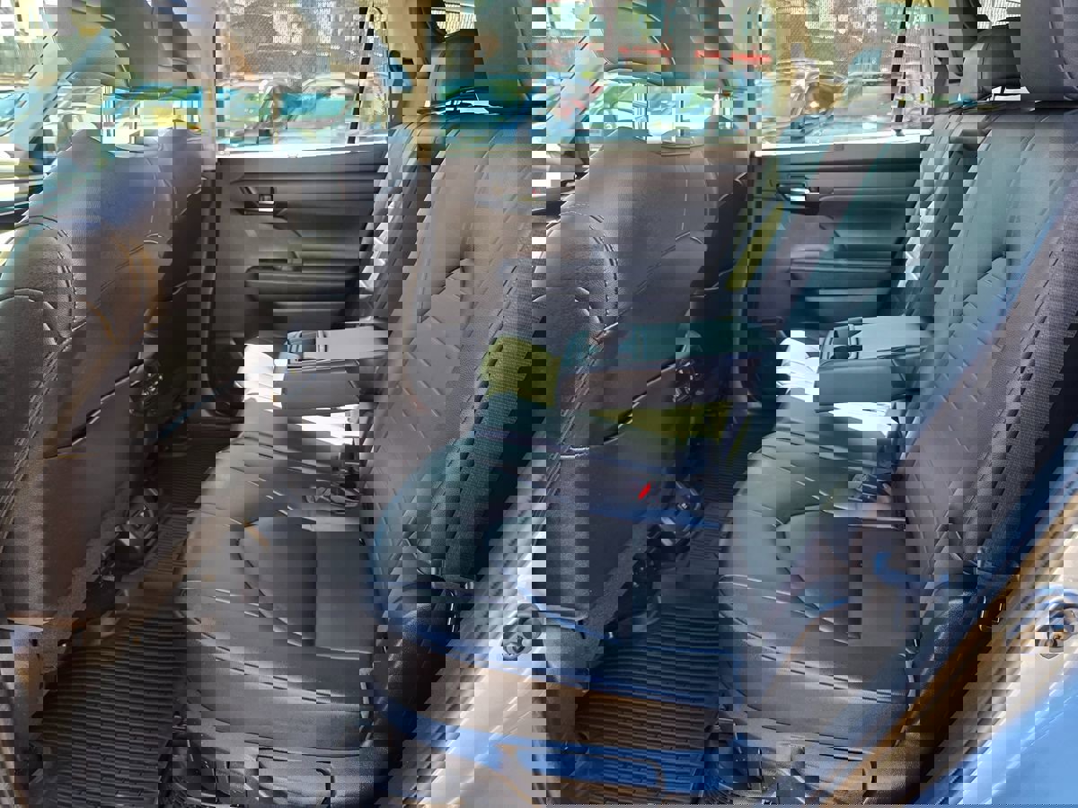 Used 2020 Toyota Highlander XLE image 25