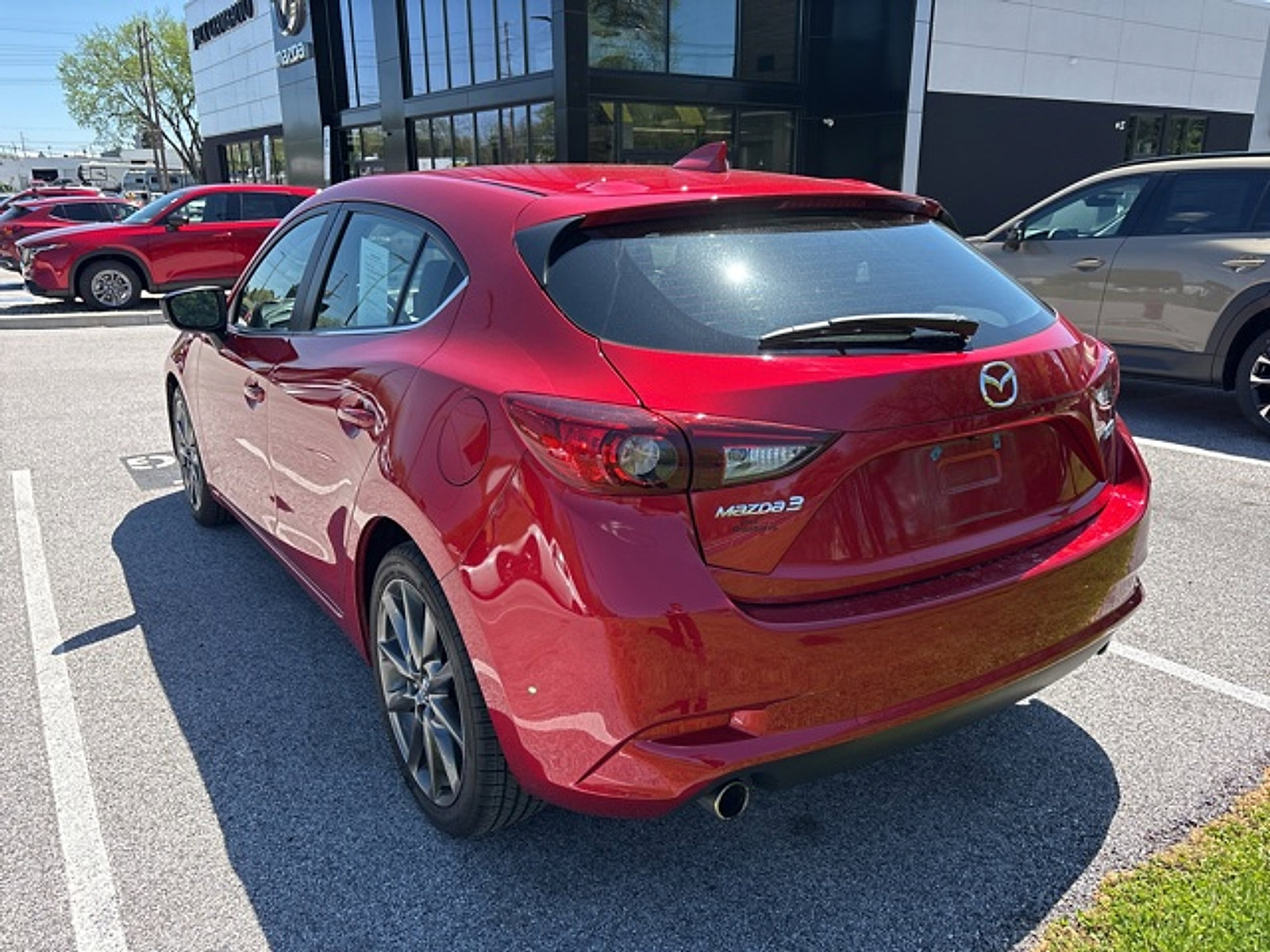 Used 2018 MAZDA MAZDA3 Touring FWD image 7