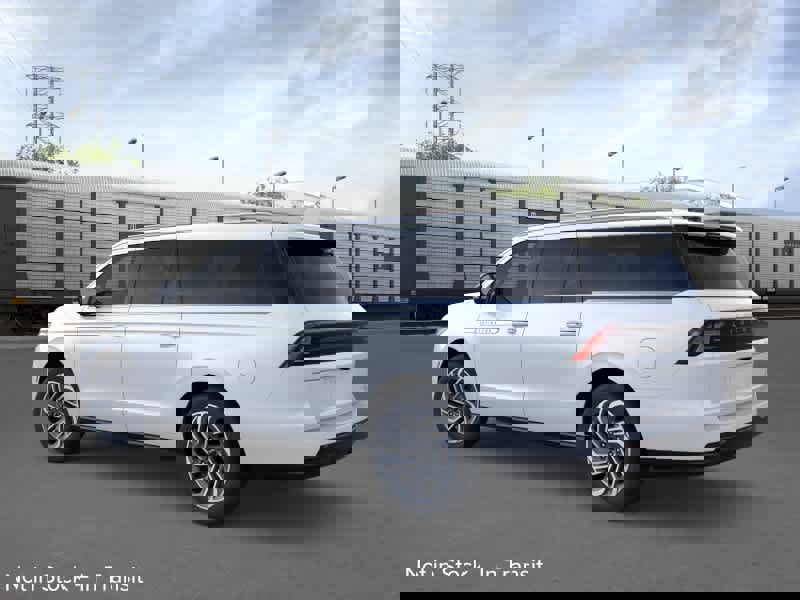 New 2026 Lincoln Navigator L Reserve AWD/4WD image 4