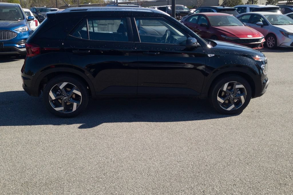 New 2026 Hyundai Venue SEL FWD image 4