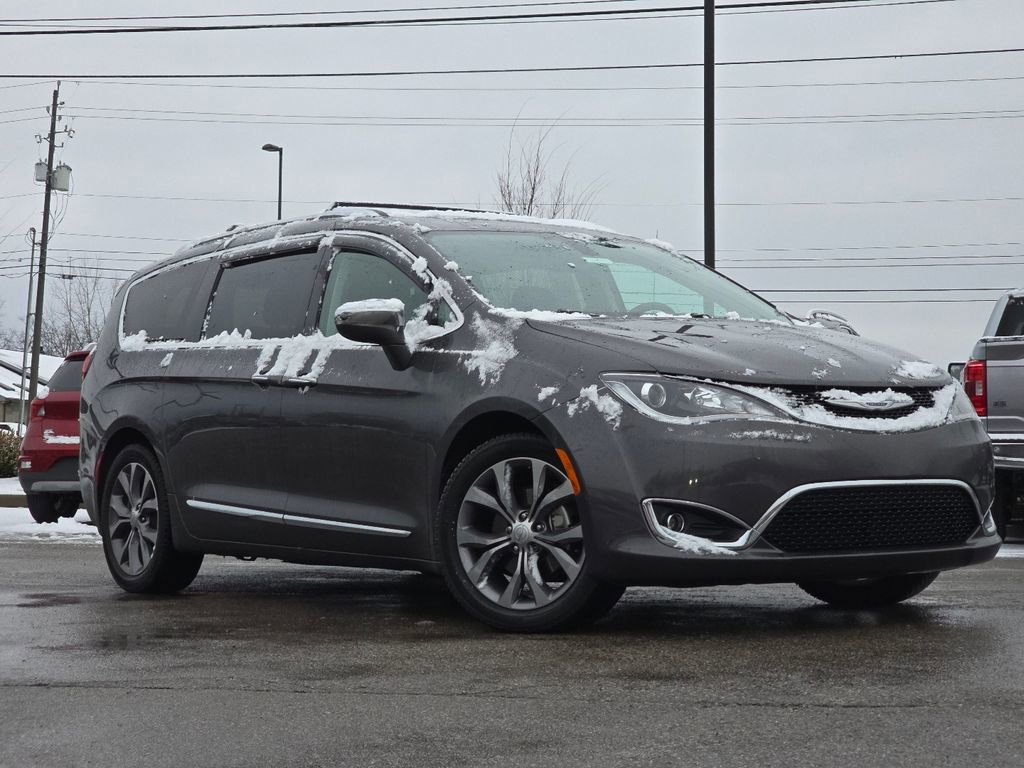 Used 2019 Chrysler Pacifica Limited w/ Tire & Wheel Group image 1
