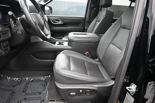 Used 2023 Chevrolet Tahoe Z71 w/ Luxury Package AWD/4WD image 13