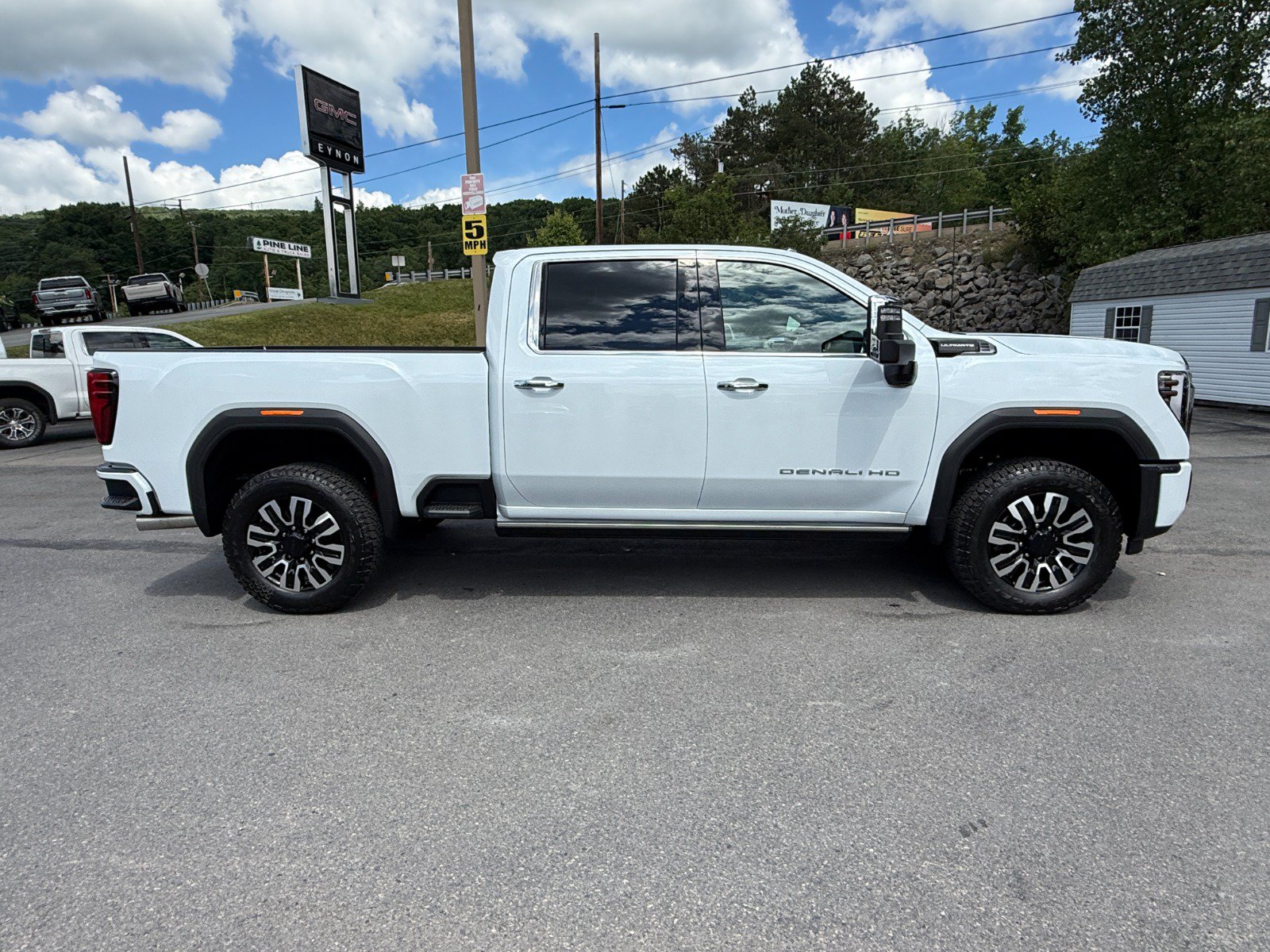 New 2026 GMC Sierra 2500 Denali Ultimate w/ LPO, Black Badging Package AWD/4WD image 6