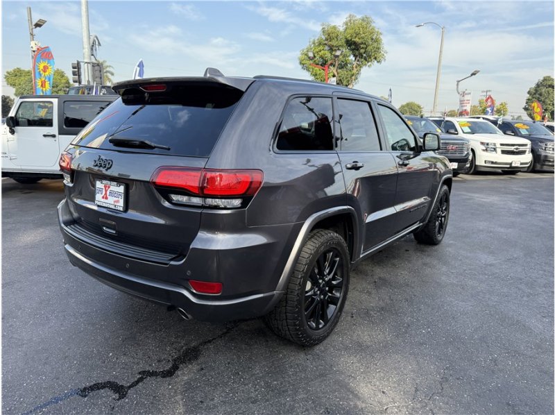 Used 2018 Jeep Grand Cherokee Altitude image 14
