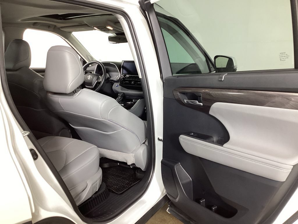 Used 2022 Toyota Highlander Limited AWD/4WD image 23