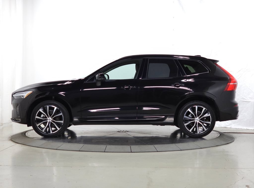 Certified 2025 Volvo XC60 B5 Plus AWD/4WD image 4