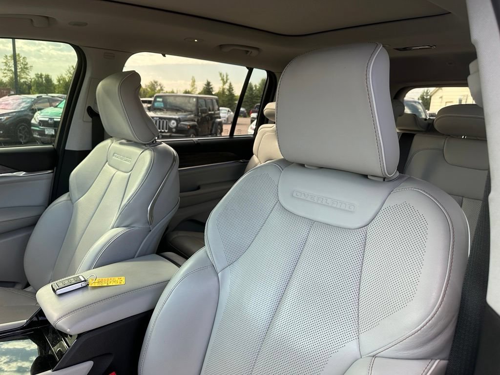 Used 2021 Jeep Grand Cherokee L Overland w/ Advanced Protech Group III AWD/4WD image 9