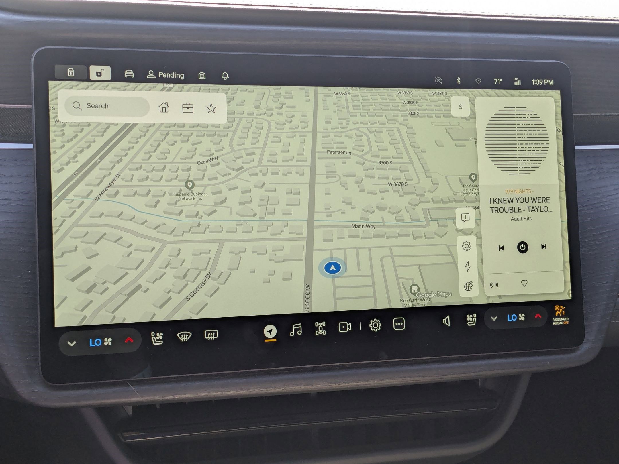 Used 2025 Rivian R1S Adventure AWD/4WD image 26