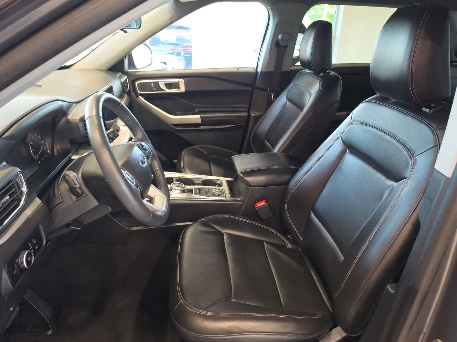Used 2024 Ford Explorer XLT w/ Equipment Group 202A AWD/4WD image 14