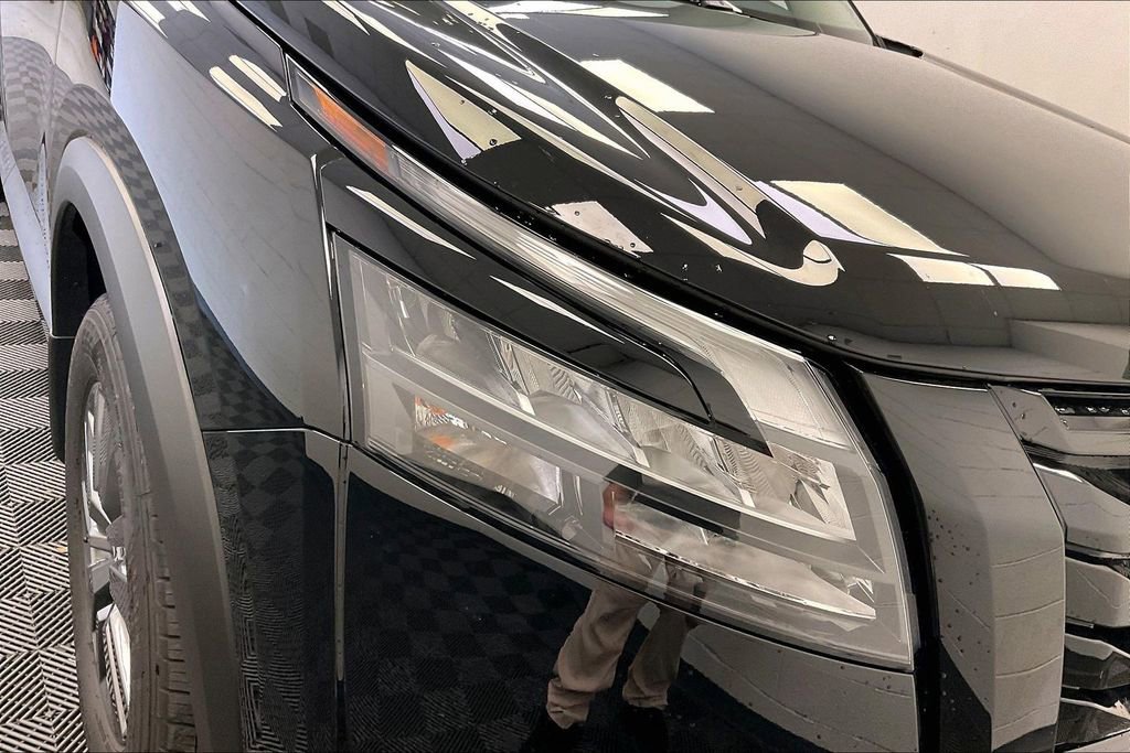 Certified 2025 Nissan Pathfinder SV w/ Black Appearance Package image 25