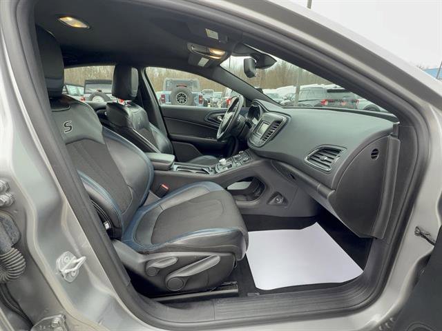 Used 2015 Chrysler 200 S image 25