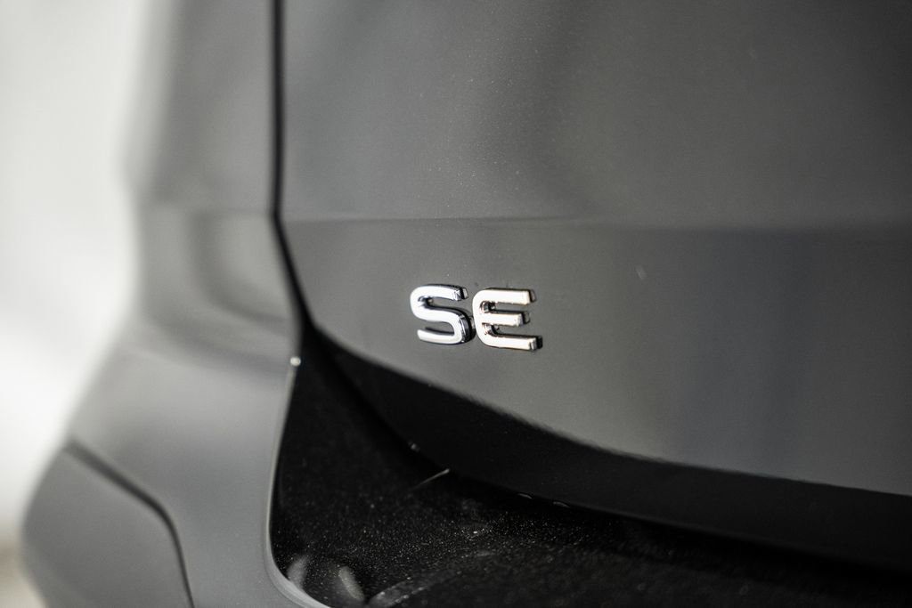 Used 2025 Volkswagen Taos SE w/ Panoramic Sunroof Package image 10