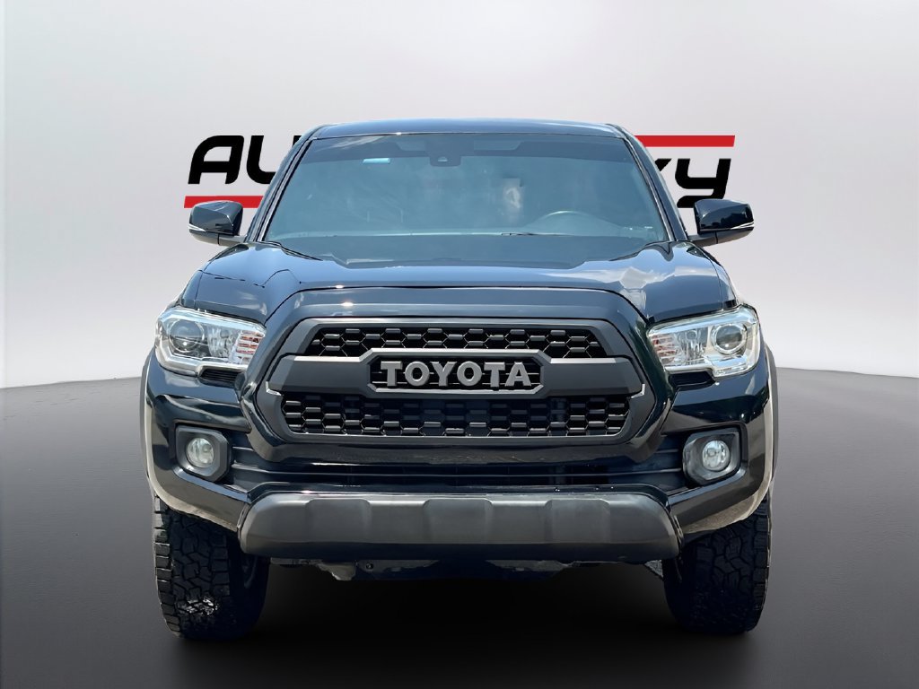 Used 2022 Toyota Tacoma TRD Off-Road AWD/4WD image 2