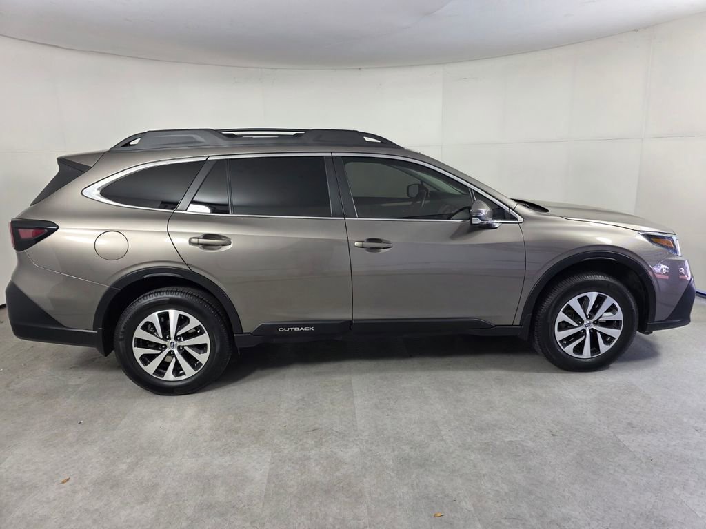 Used 2021 Subaru Outback Premium image 3