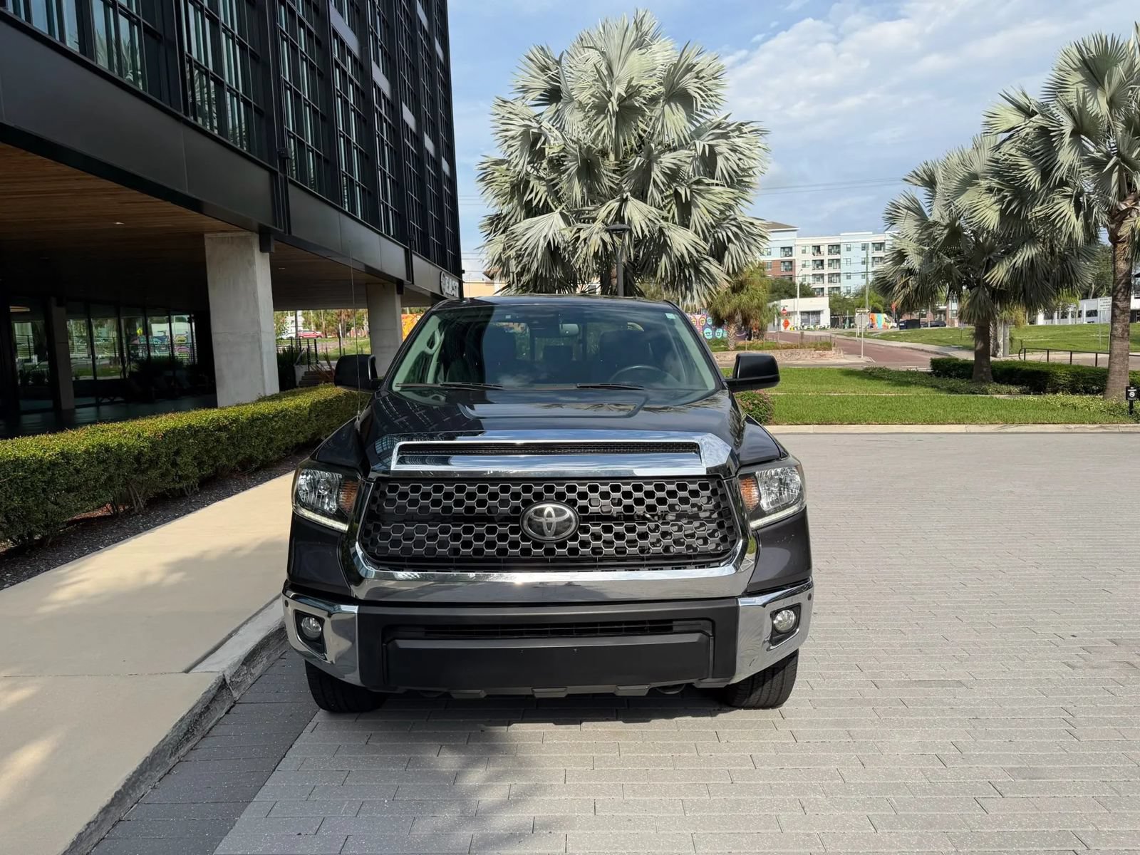 Used 2019 Toyota Tundra SR5 w/ Convenience Package AWD/4WD image 11