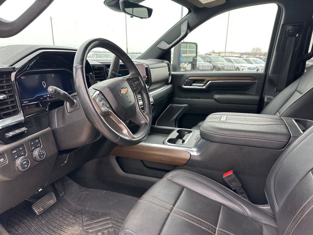 Used 2024 Chevrolet Silverado 2500 High Country w/ Technology Package AWD/4WD image 16