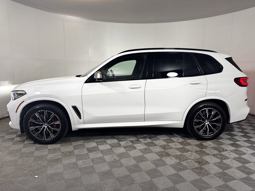 Used 2022 BMW X5 M50i w/ Premium Package image 3