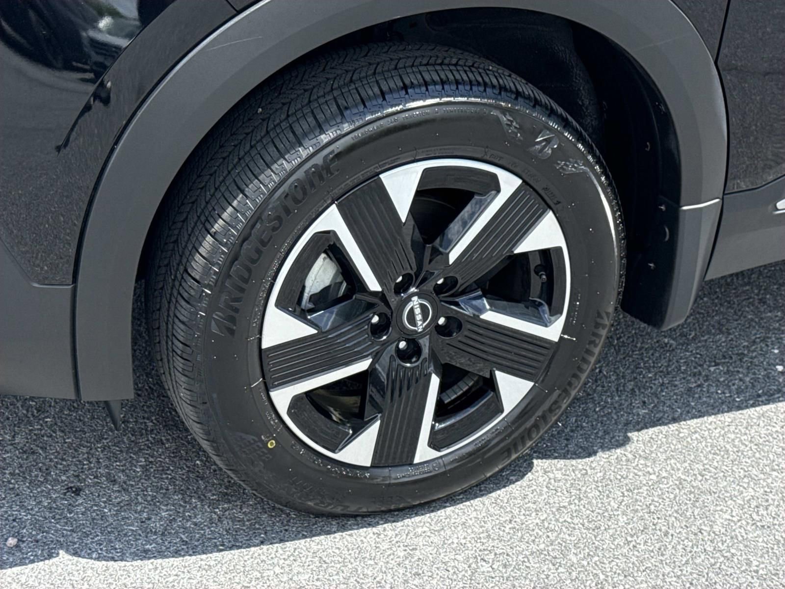Certified 2025 Nissan Kicks SV AWD/4WD image 7