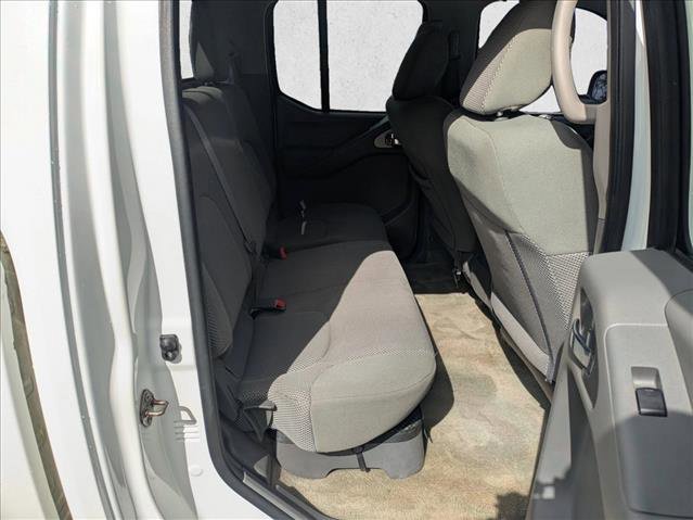 Used 2015 Nissan Frontier SV image 16