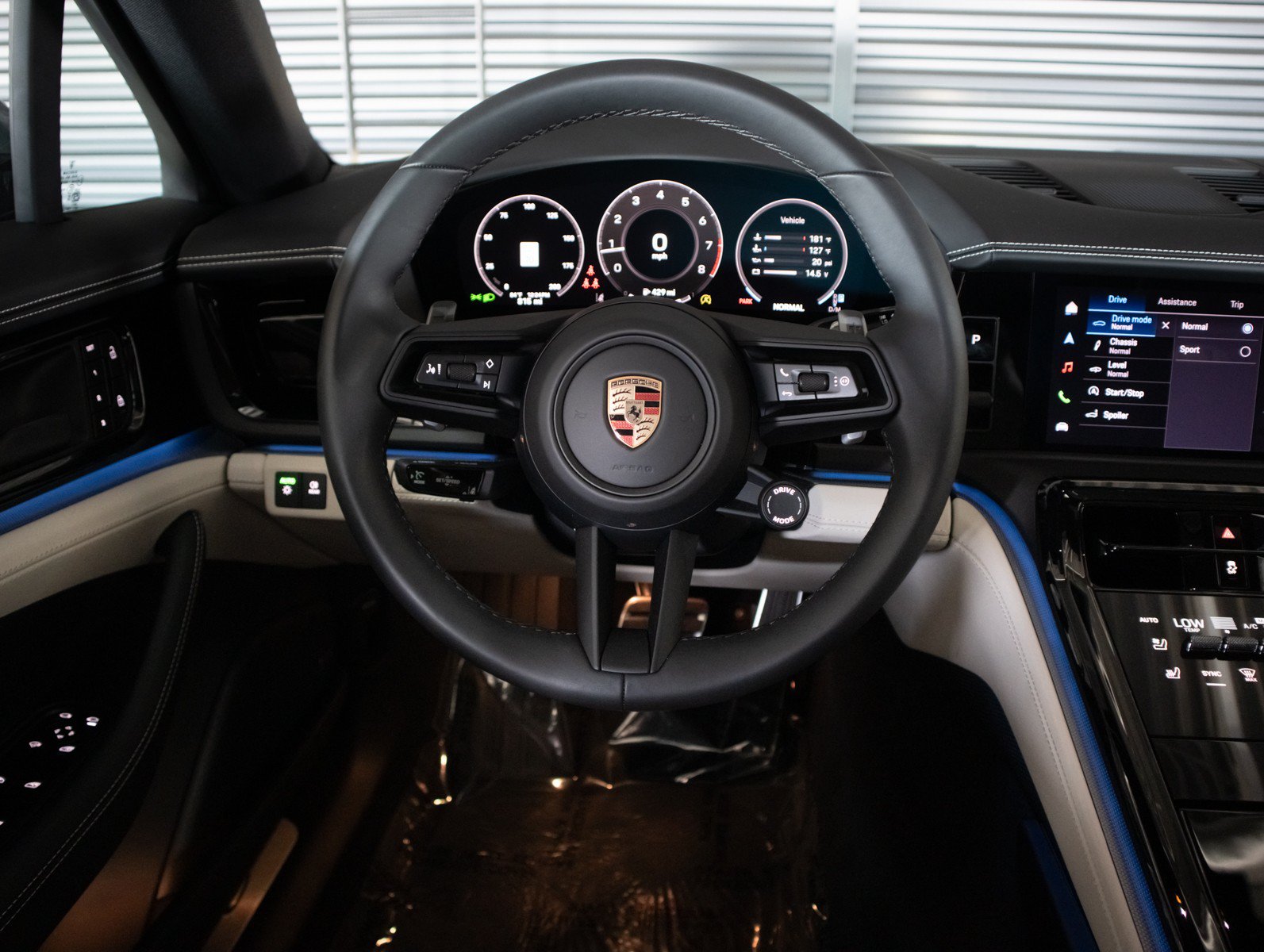 Used 2026 Porsche Panamera image 15