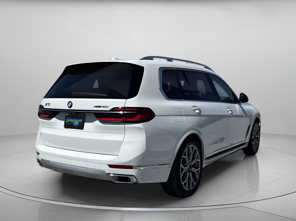 Used 2025 BMW X7 xDrive40i image 3