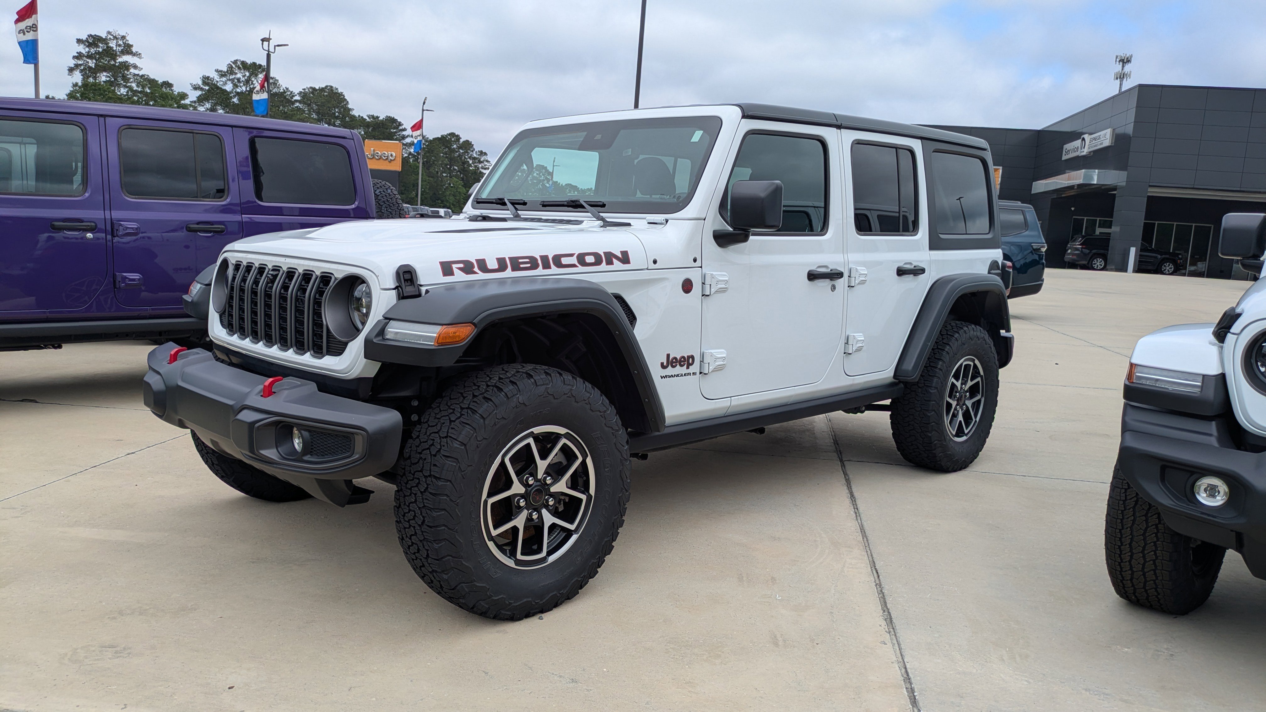 Used 2025 Jeep Wrangler Unlimited Rubicon w/ Safety Group AWD/4WD image 1