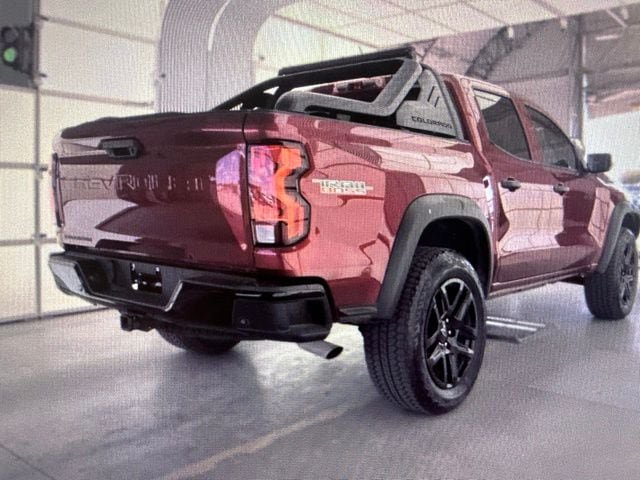 Used 2025 Chevrolet Colorado Trail Boss w/ Midnight Edition AWD/4WD image 6
