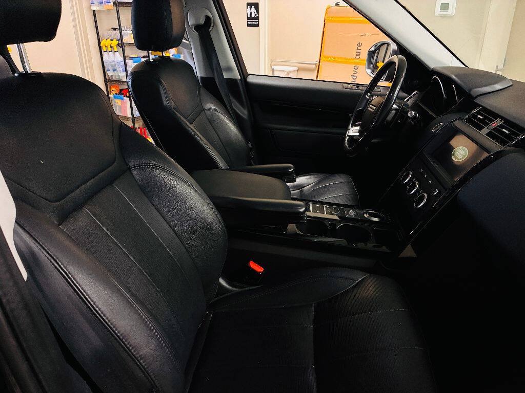 Used 2020 Land Rover Discovery SE AWD/4WD image 14