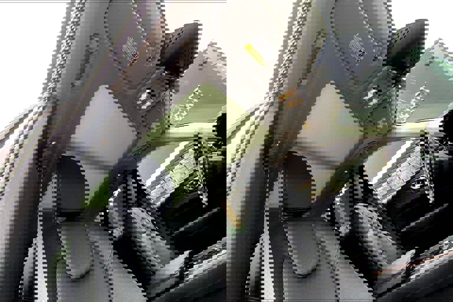 Used 2022 Volvo XC60 B5 Momentum w/ Climate Package image 24