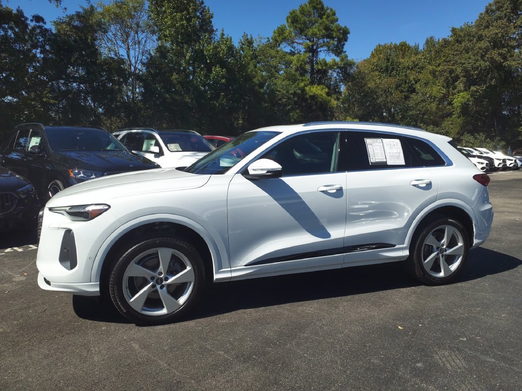 Used 2025 Audi Q5 Premium Plus AWD/4WD image 4