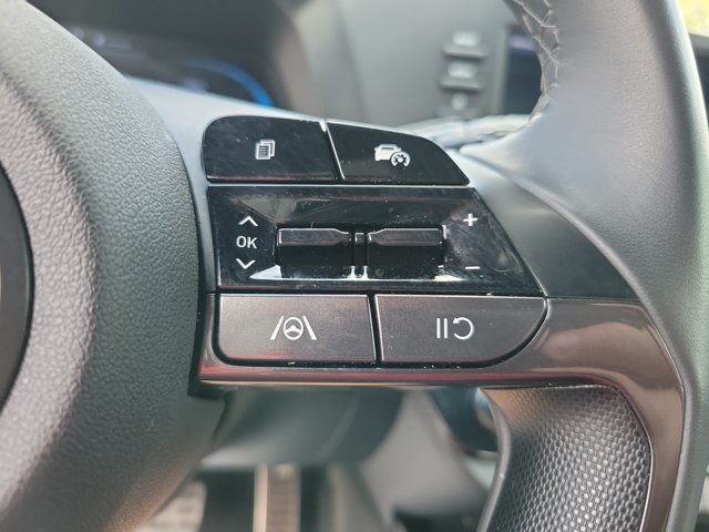 Used 2025 Hyundai Elantra Sport FWD image 16