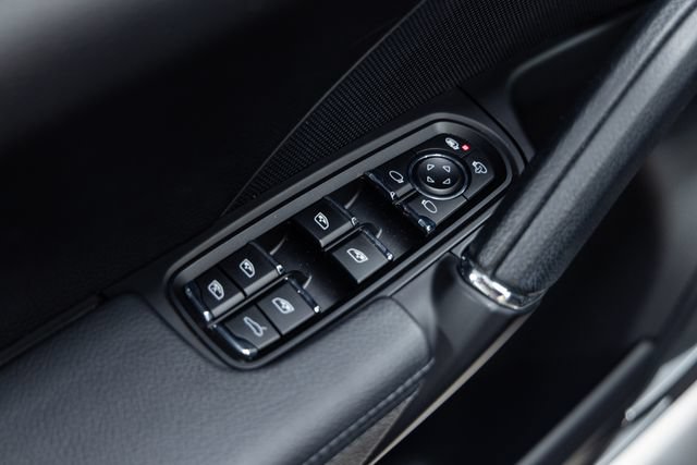 Used 2016 Porsche Cayenne S AWD/4WD image 12