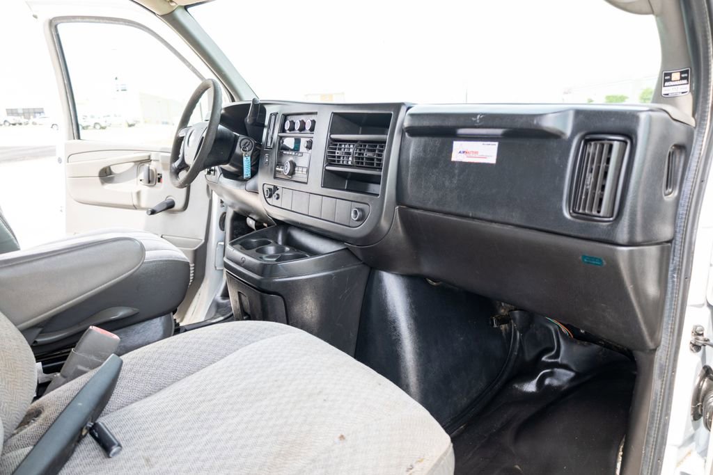 Used 2014 Chevrolet Express 3500 RWD image 13