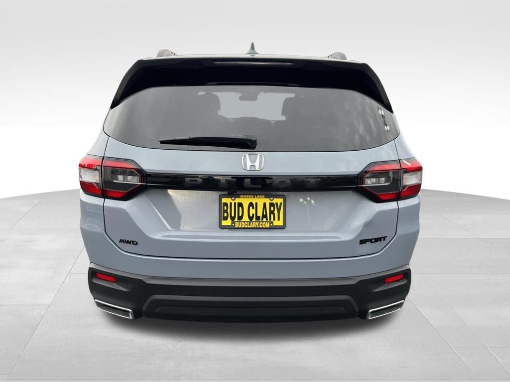 Used 2025 Honda Pilot Sport image 9