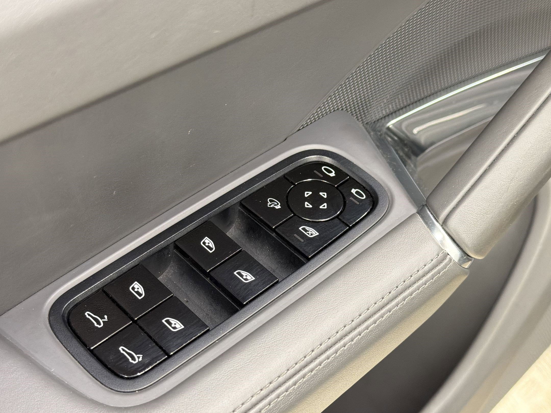 Used 2019 Porsche Cayenne Turbo image 22