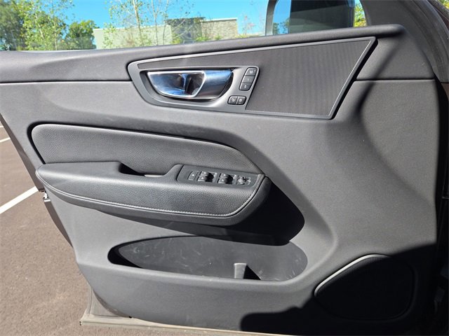 Used 2022 Volvo XC60 B5 Momentum w/ Climate Package image 21