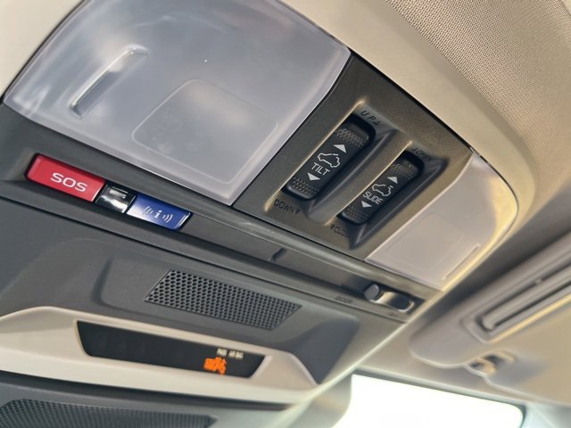 Used 2025 Subaru Crosstrek 2.0i Premium image 29