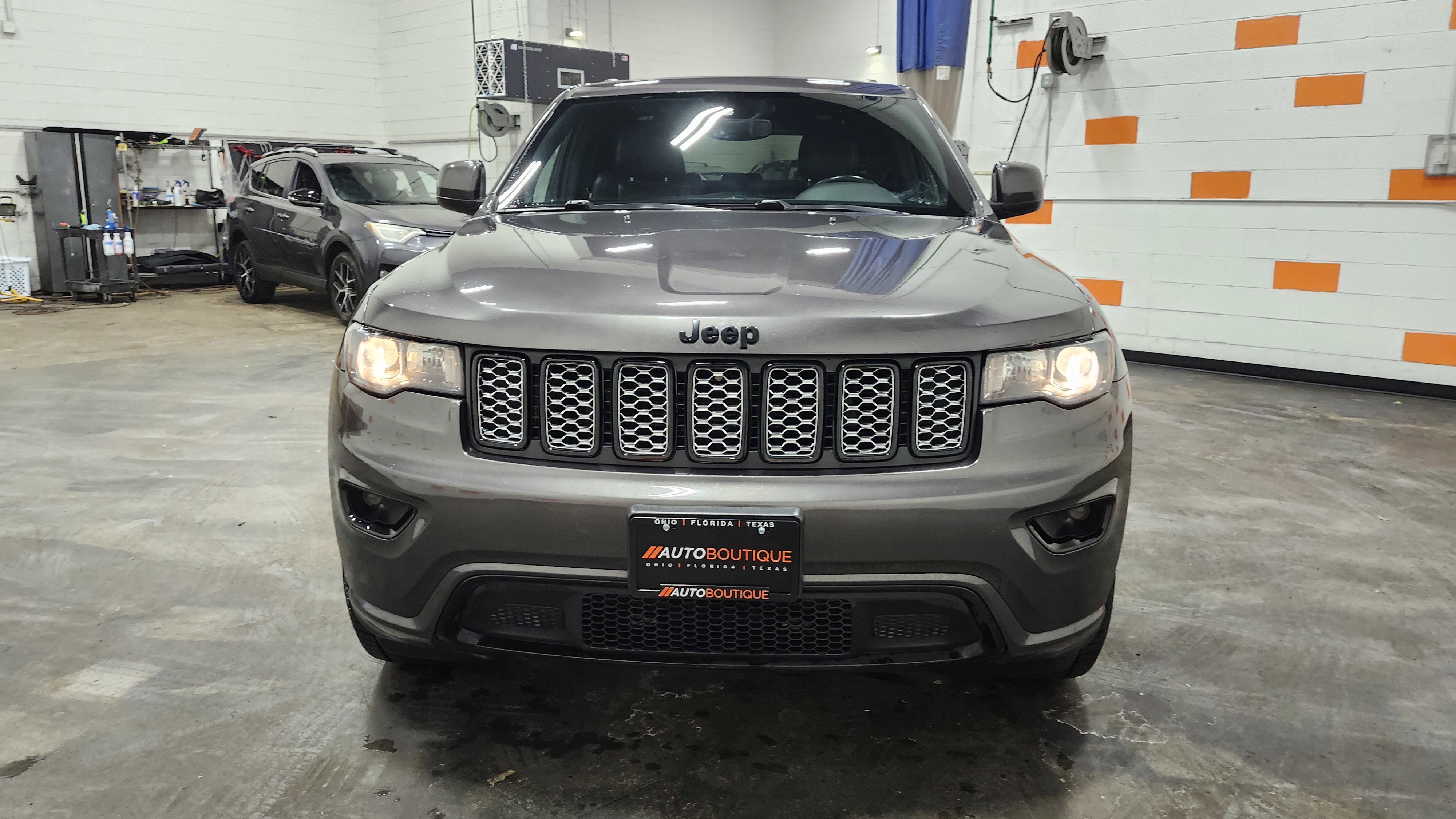 Used 2019 Jeep Grand Cherokee Altitude image 11