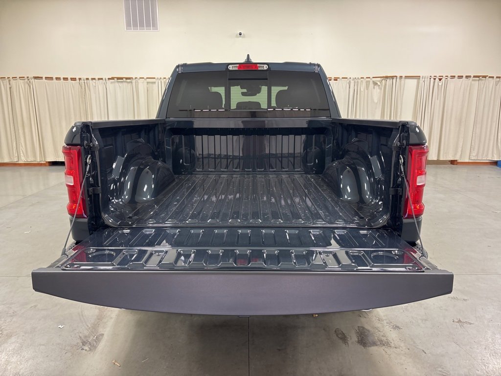 New 2026 RAM 1500 4x4 Crew Cab image 8