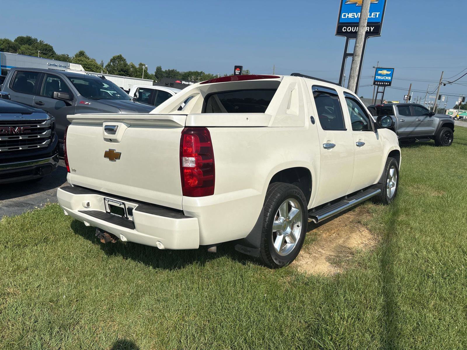 Used 2013 Chevrolet Avalanche LTZ AWD/4WD image 3