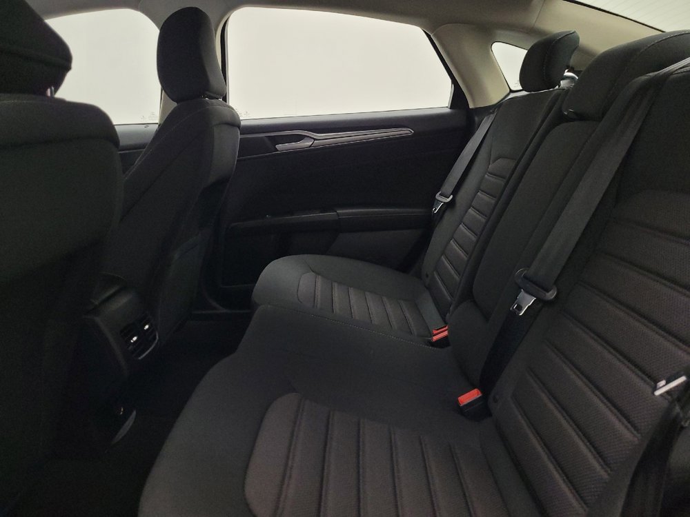 Used 2020 Ford Fusion SE image 18