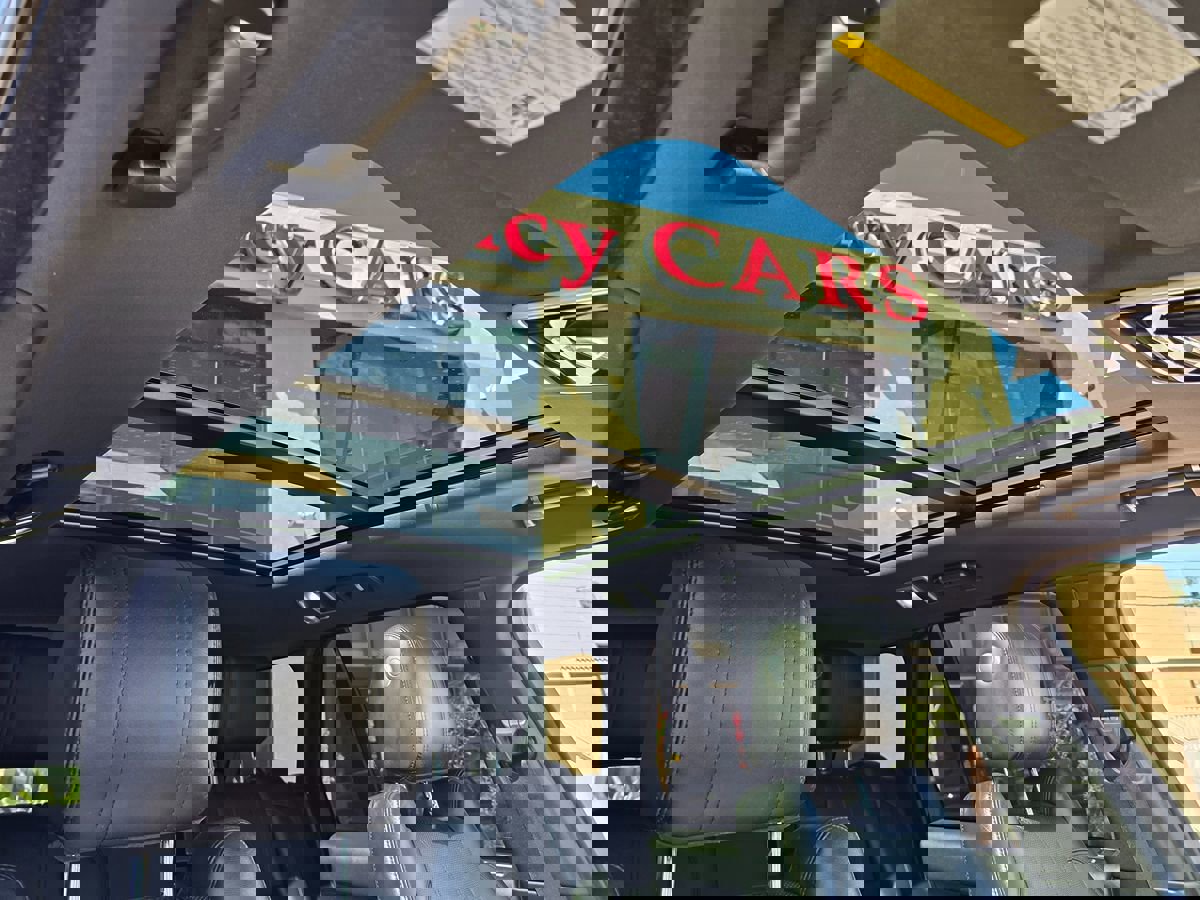 Used 2017 Land Rover Range Rover HSE image 17