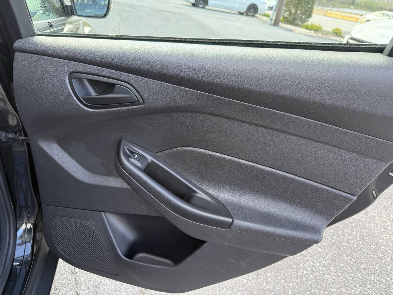 Used 2012 Ford Focus SE w/ SE Winter Pkg image 17