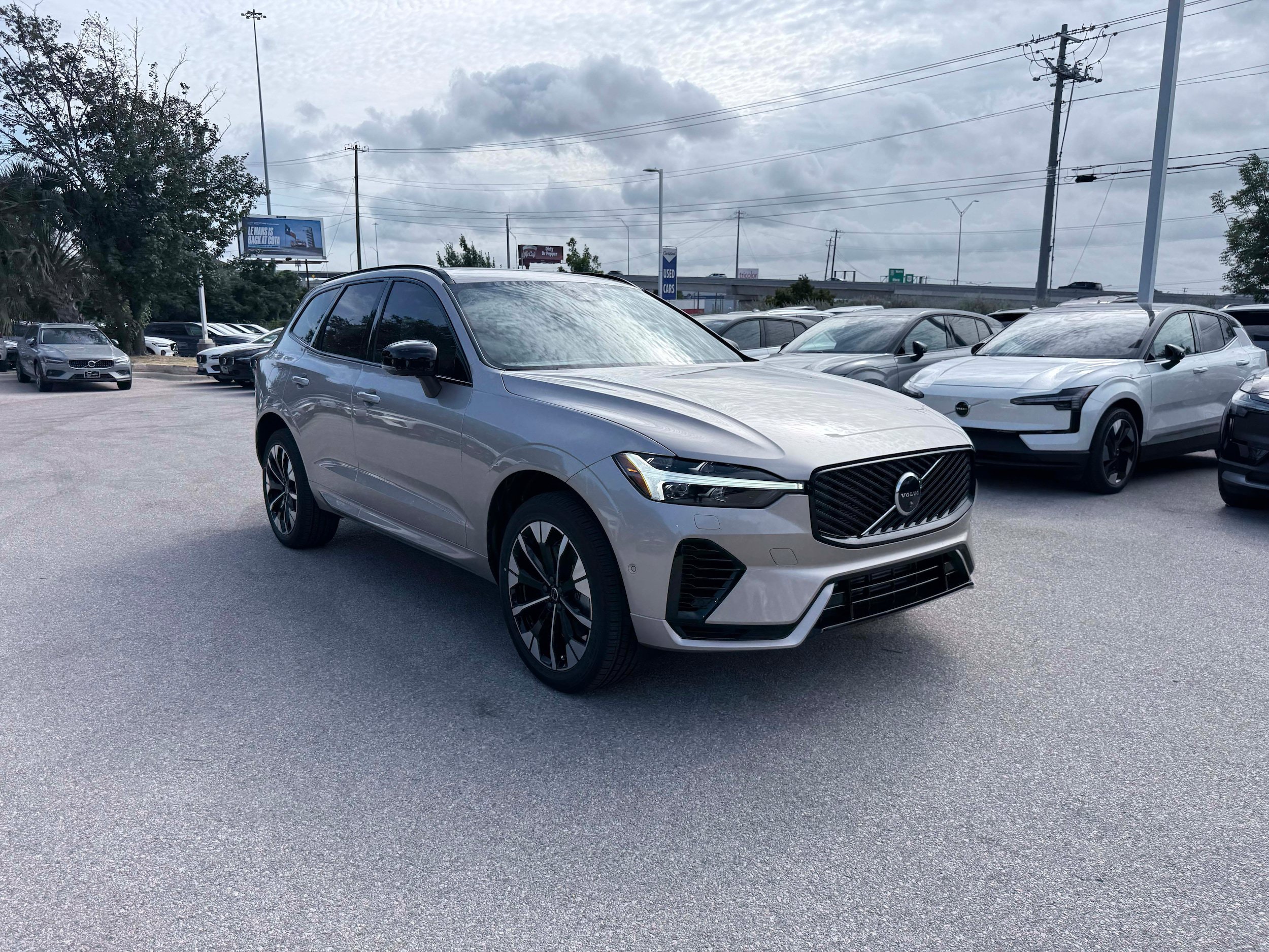 New 2026 Volvo XC60 T8 Plus w/ Protection Package Premier AWD/4WD image 8