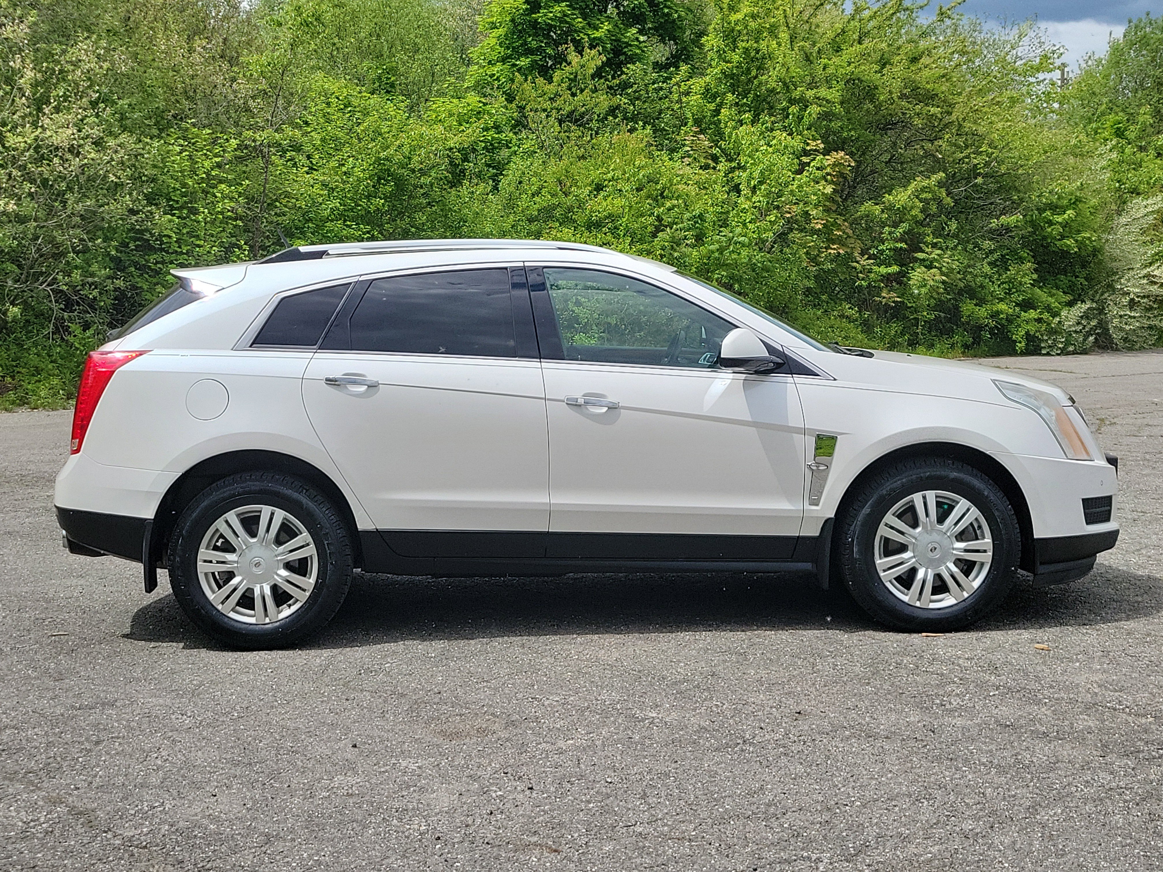 Used 2012 Cadillac SRX Luxury FWD image 4