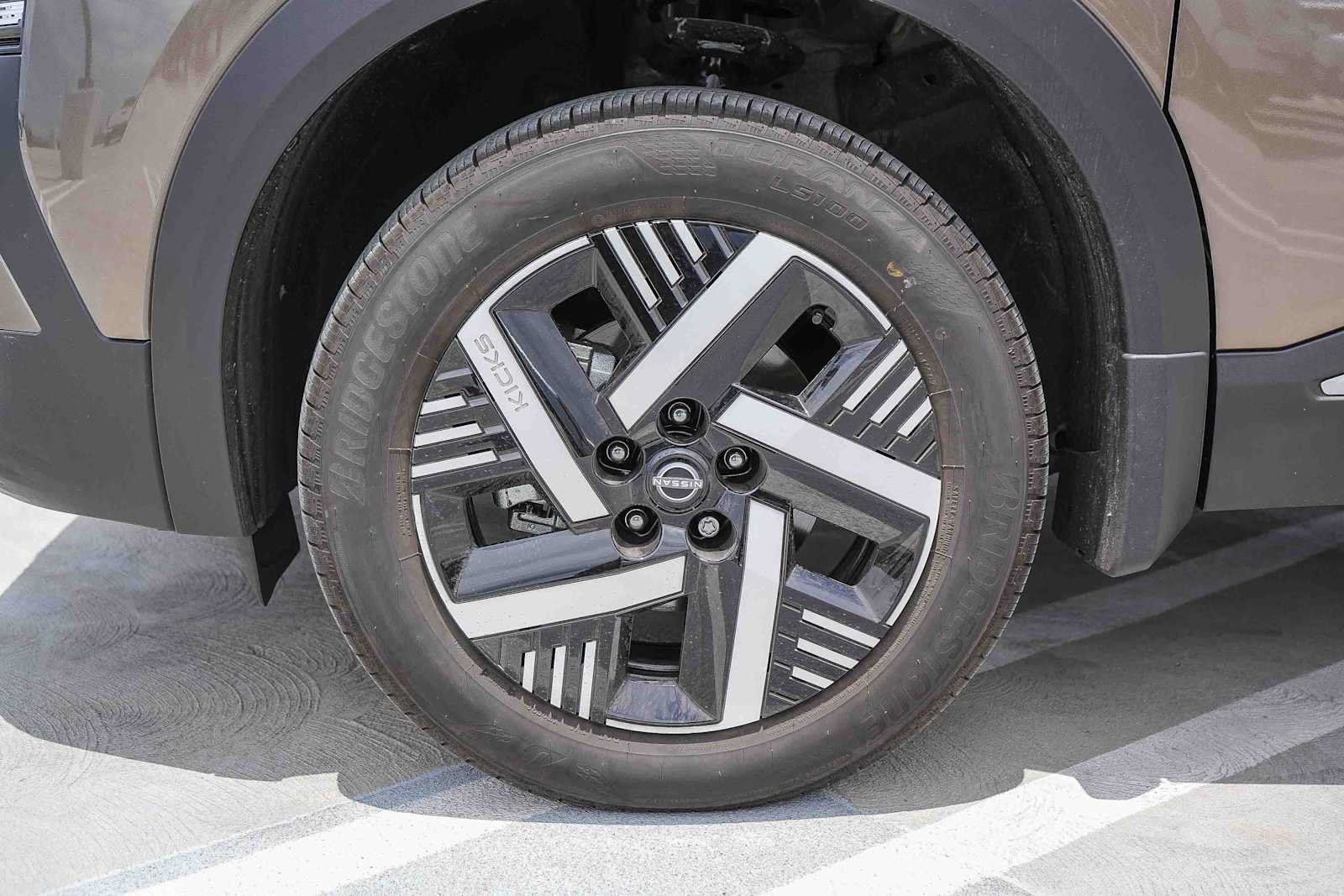 New 2026 Nissan Kicks SV FWD image 10